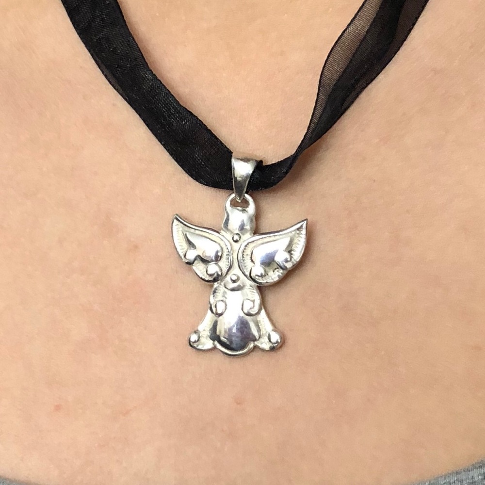 Sterling silver angel 😇 pendant.925 with choker